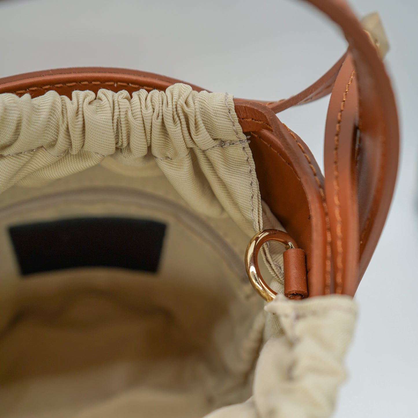 Chloé M – Raphia & cuir camel