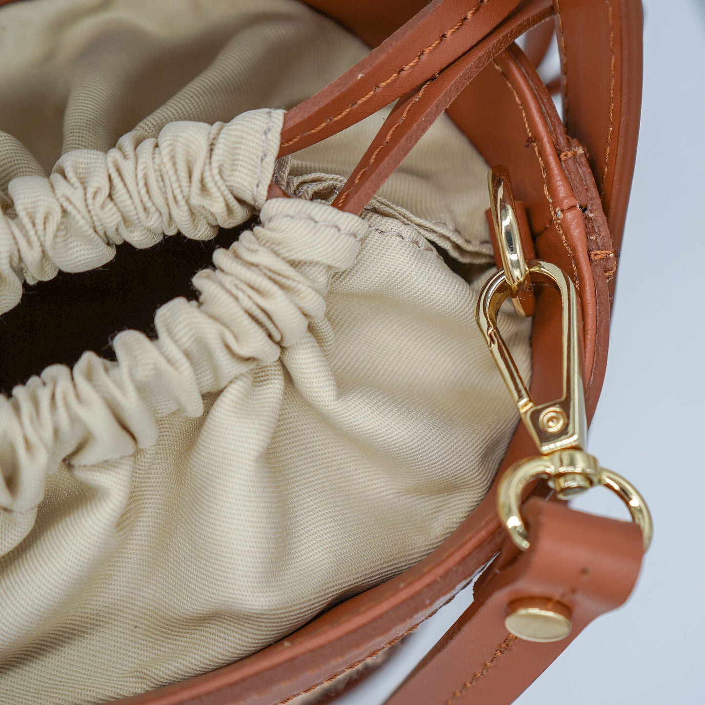 Chloé M – Raphia & cuir camel