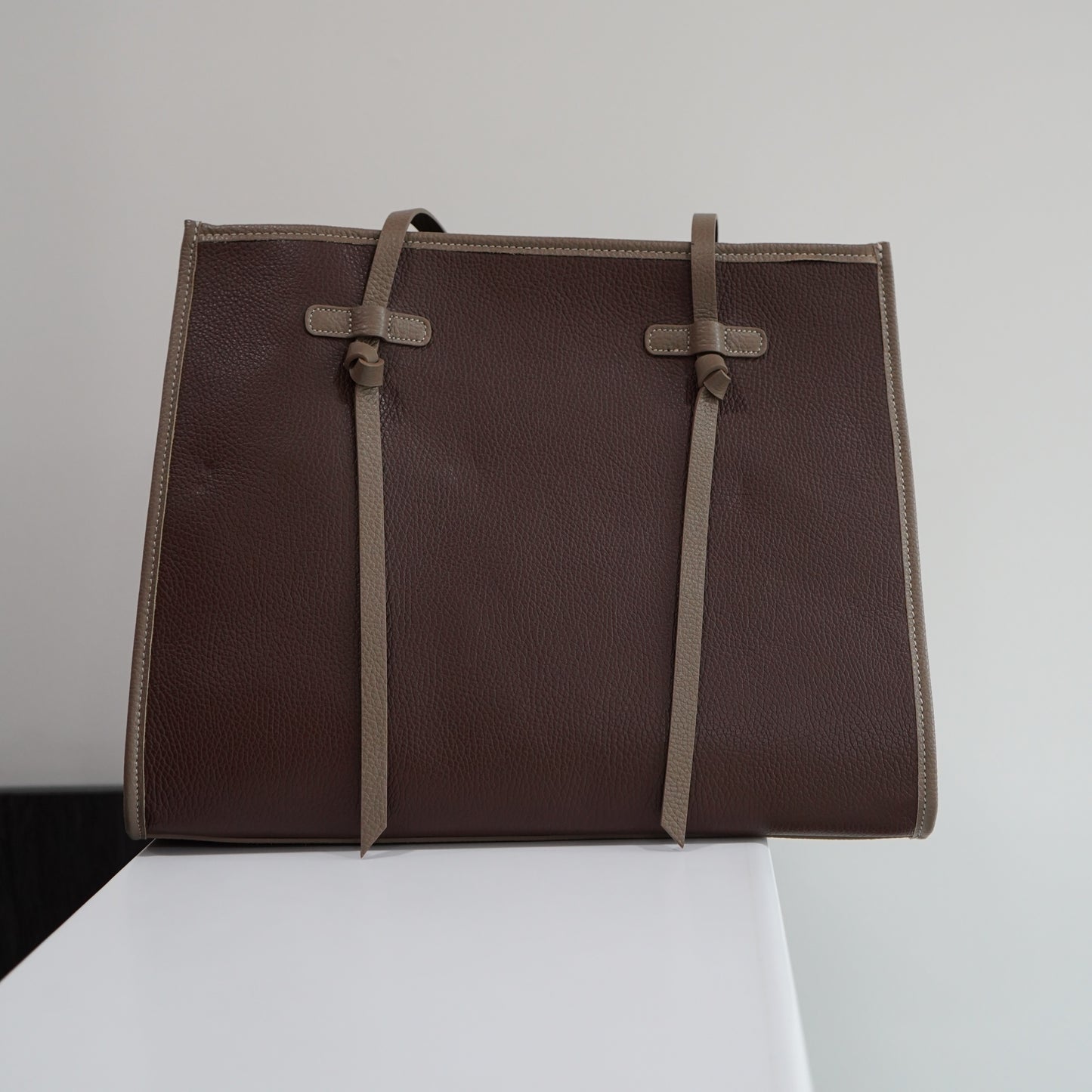 Lynda L – Cuir moka & taupe