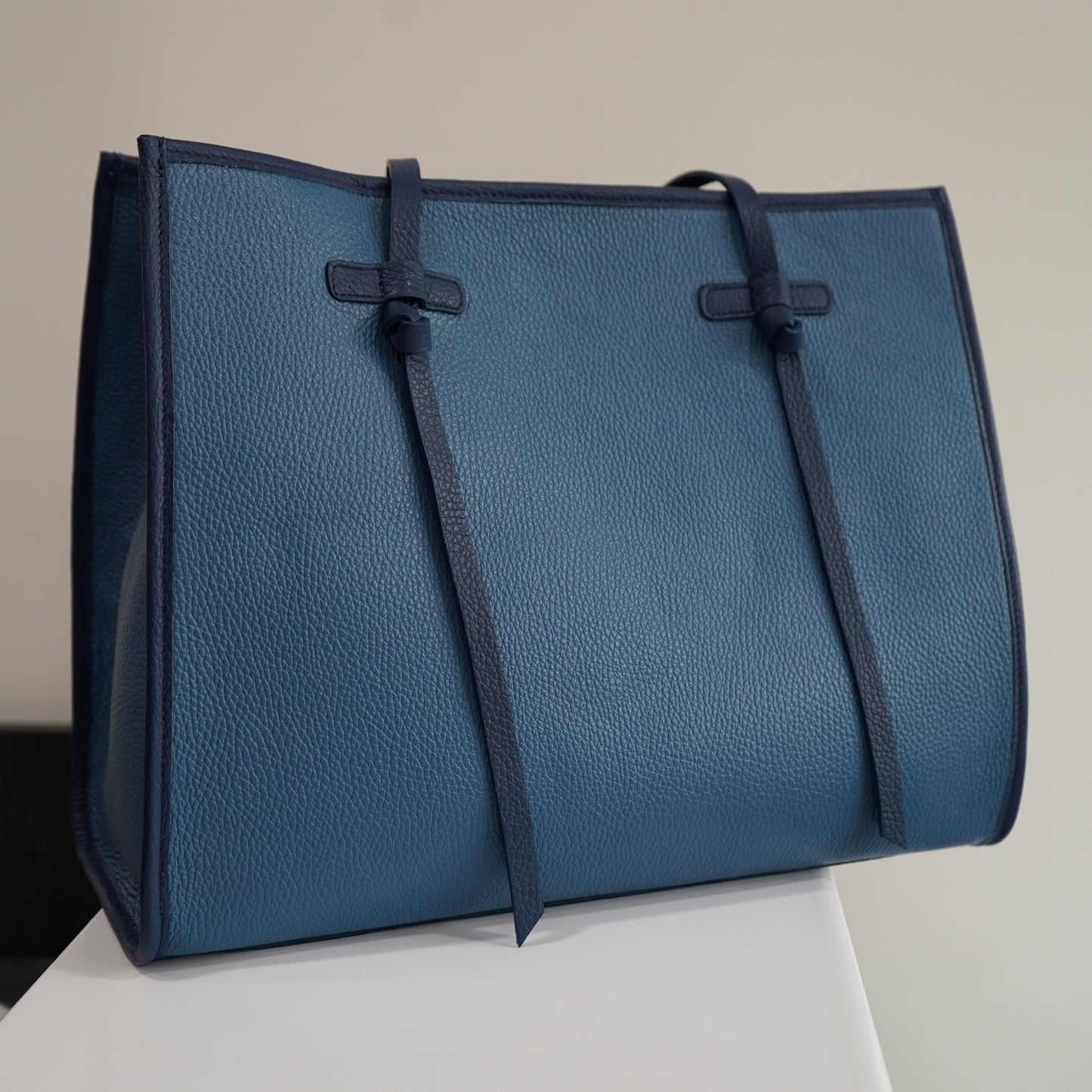 Sac Lynda L – Cuir Bleu Royal | Édition Limitée